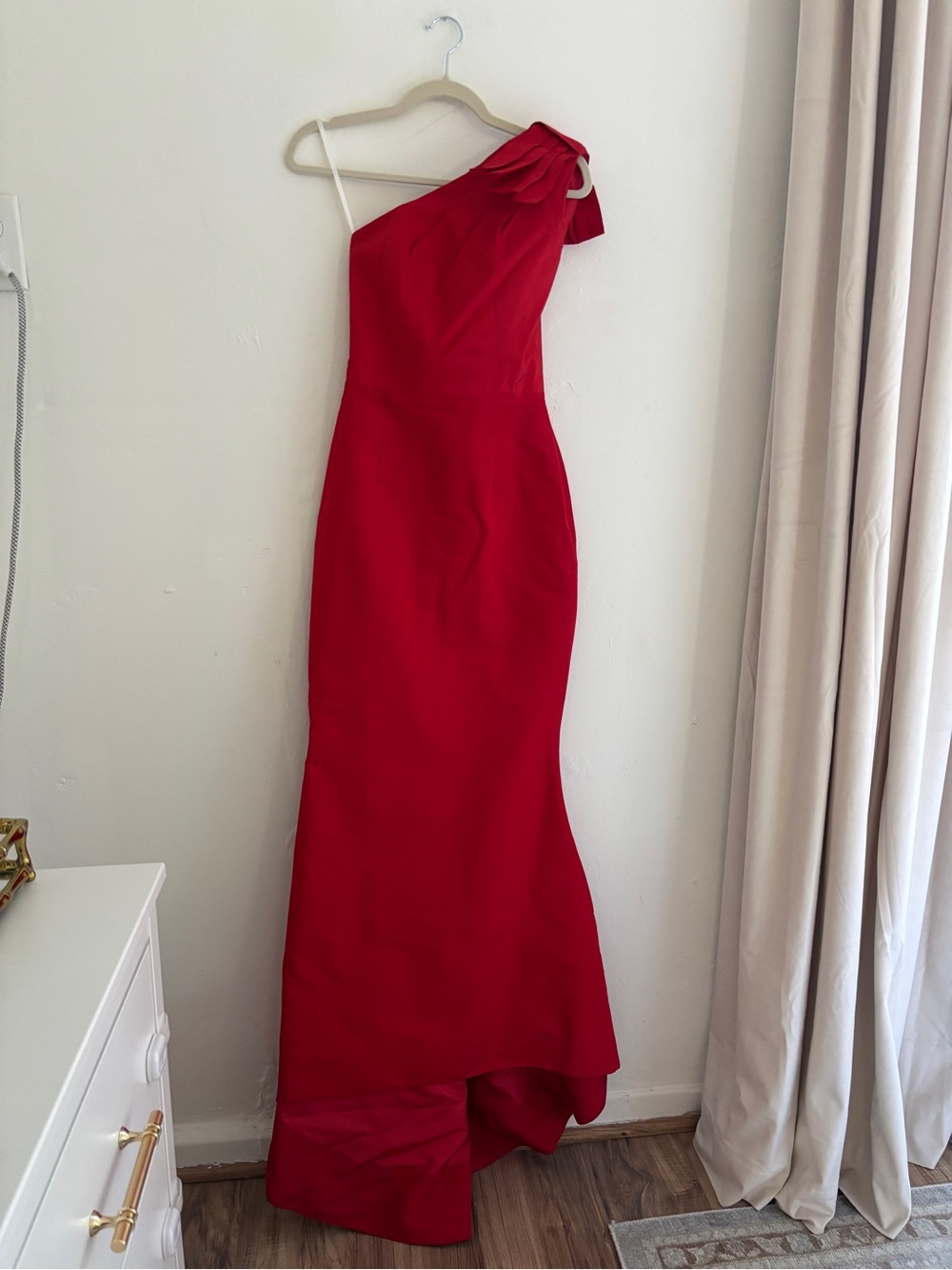 Alexia María Red Silk One-Shoulder Mermaid Gown | Size 6